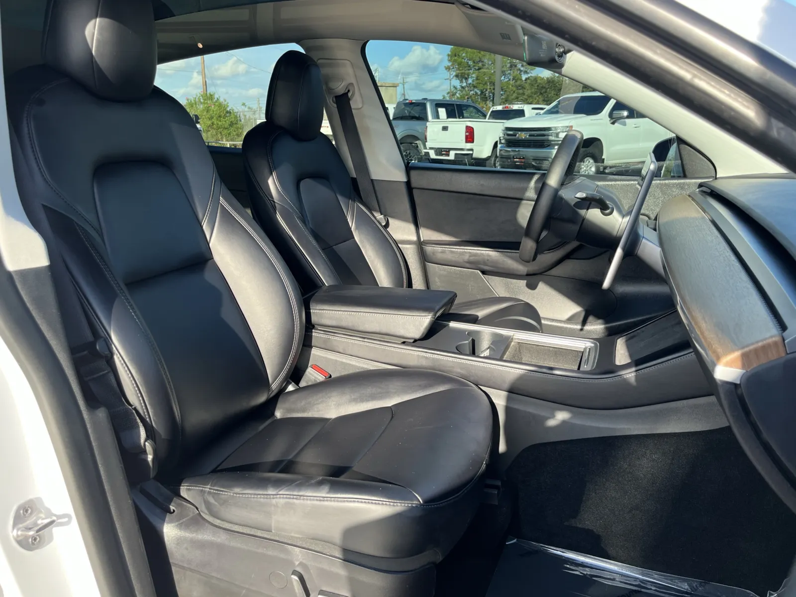 Tesla Model Y photo 26