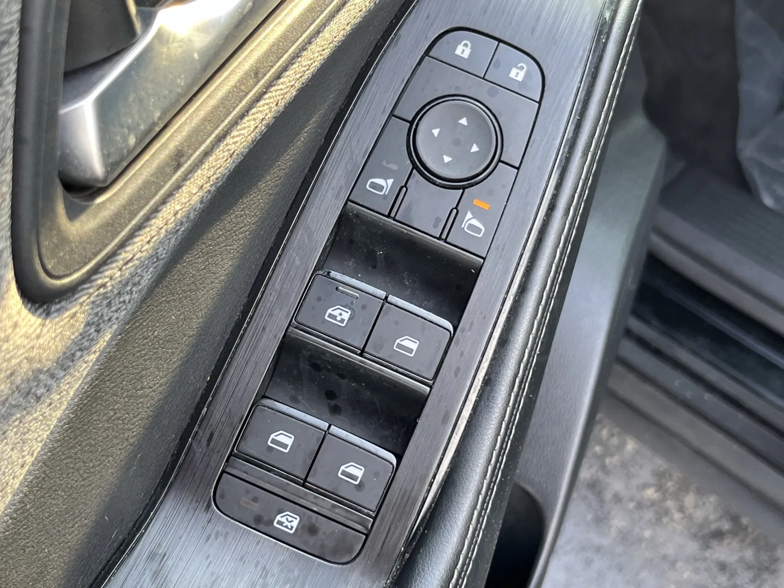 Nissan Rogue photo 24