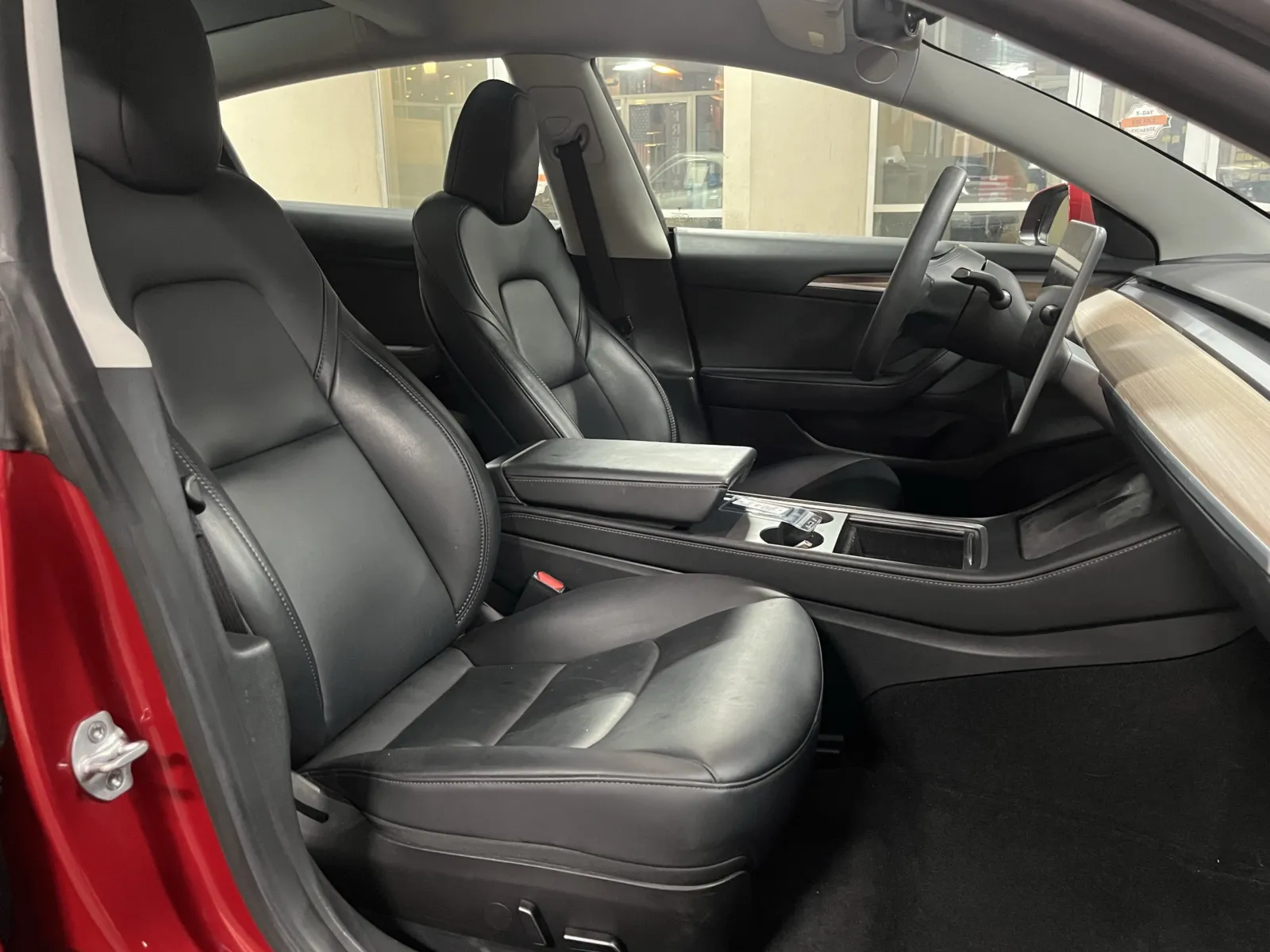 Tesla Model 3 photo 28