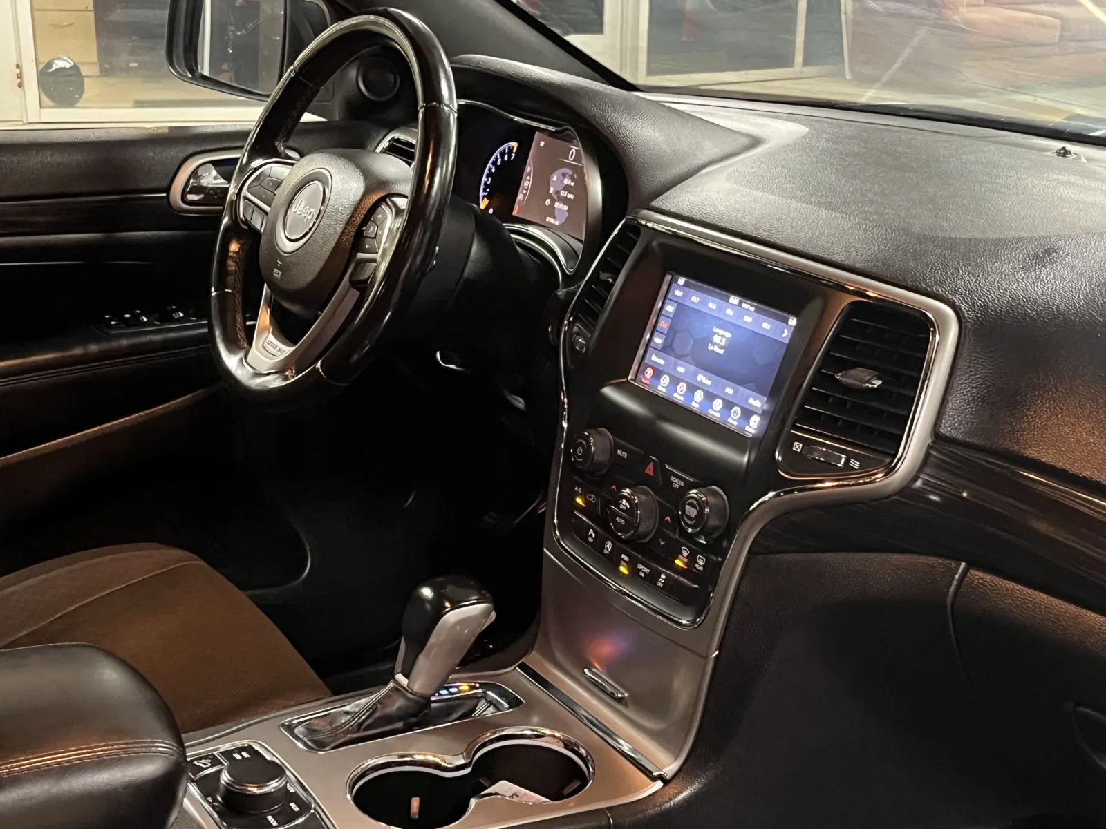 Jeep Grand Cherokee photo 13