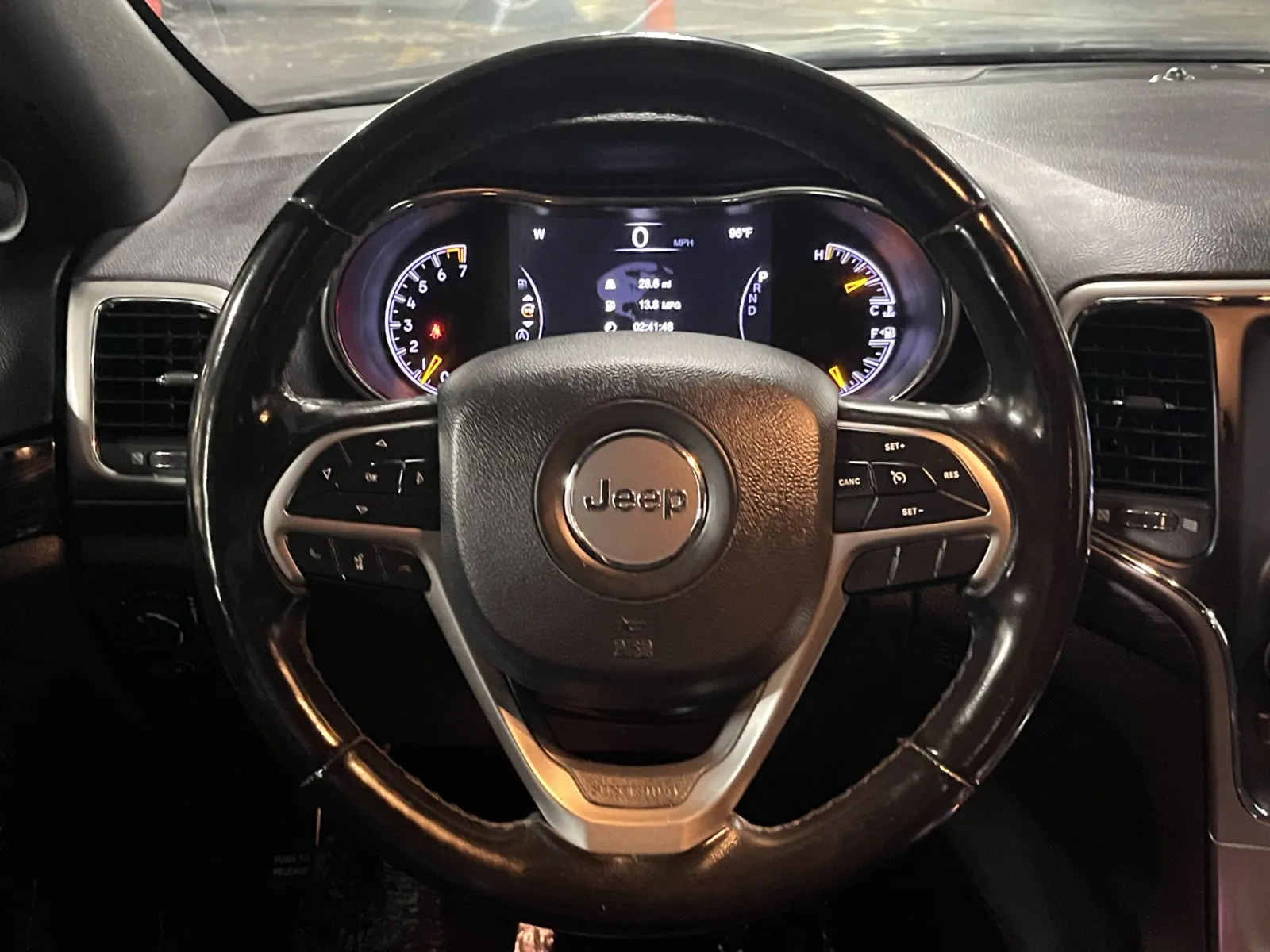 Jeep Grand Cherokee photo 15