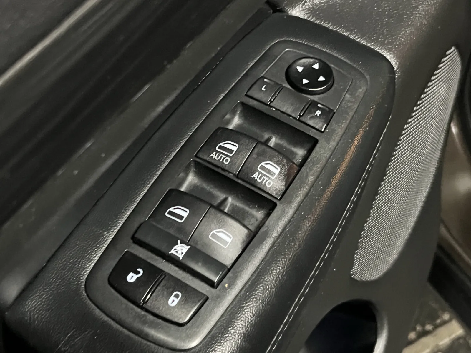 Jeep Grand Cherokee photo 22