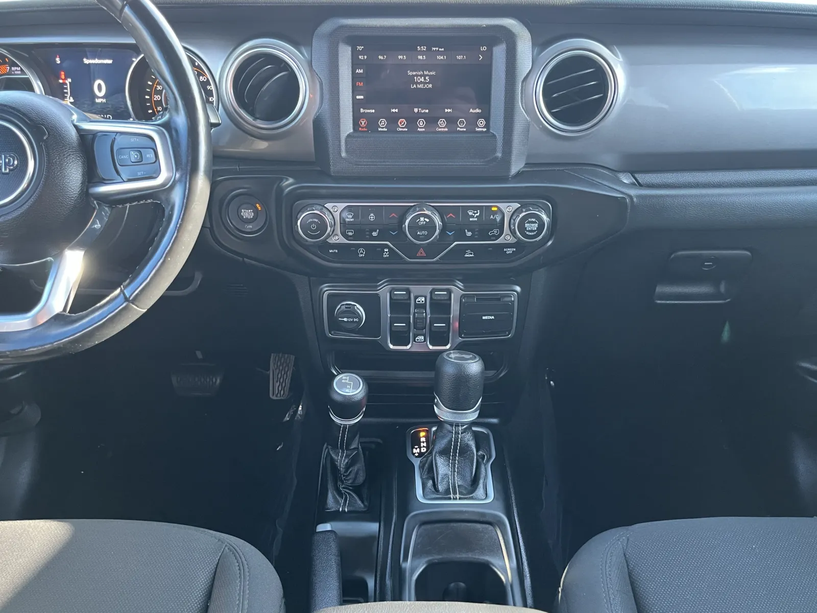 Jeep Wrangler photo 20