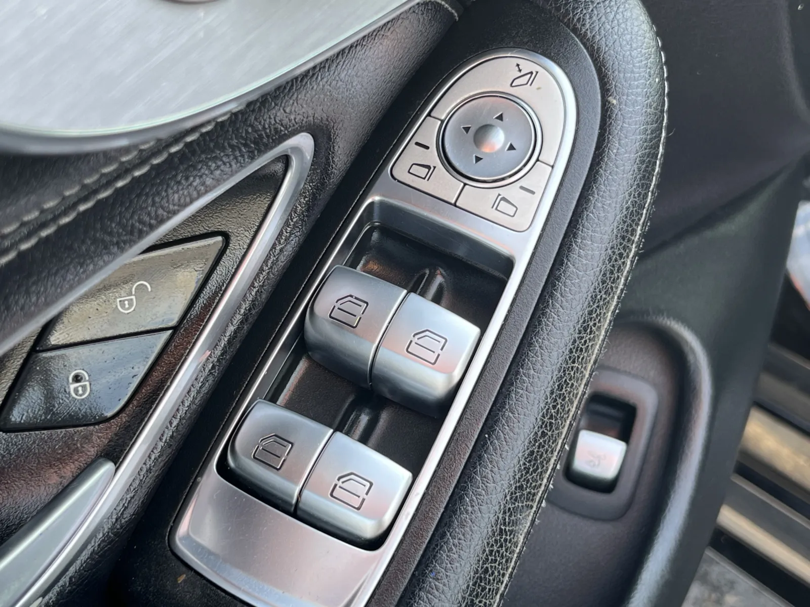 Mercedes-Benz C-Class photo 22