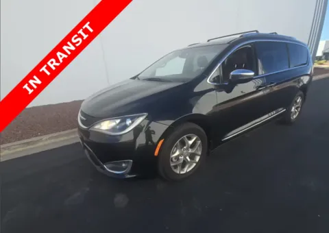 Black 2017 Chrysler Pacifica Limited for sale in Alvin, TX