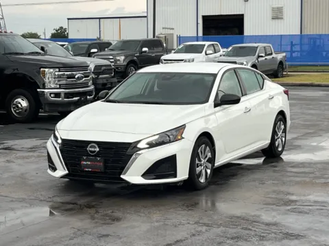 Photos of 2024 Nissan Altima 2.5 S for sale in Alvin, TX at Auto Boutique Texas