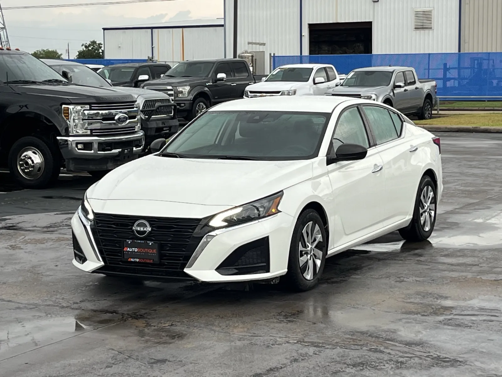 Nissan Altima photo 2