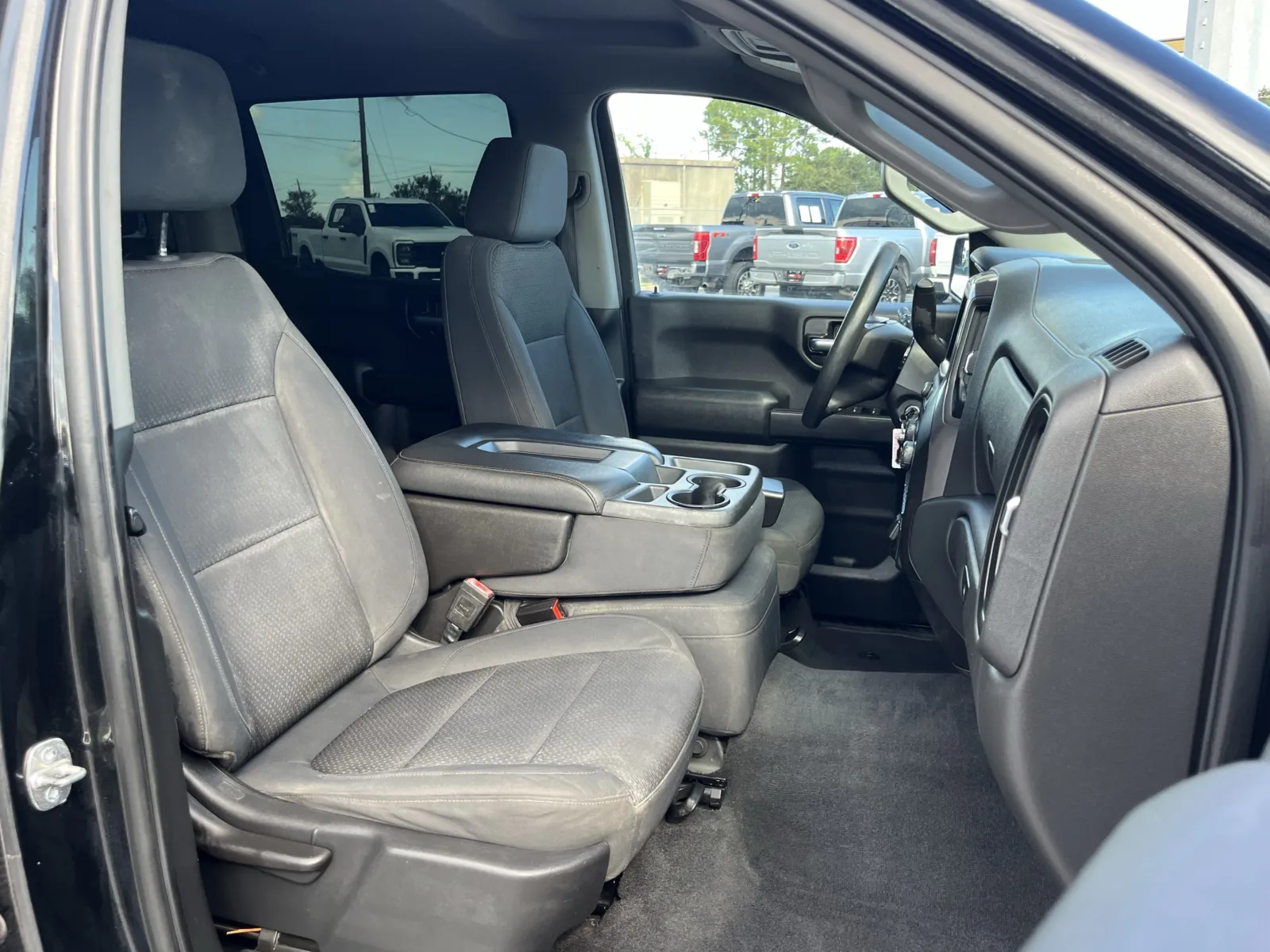 Chevrolet Silverado photo 23