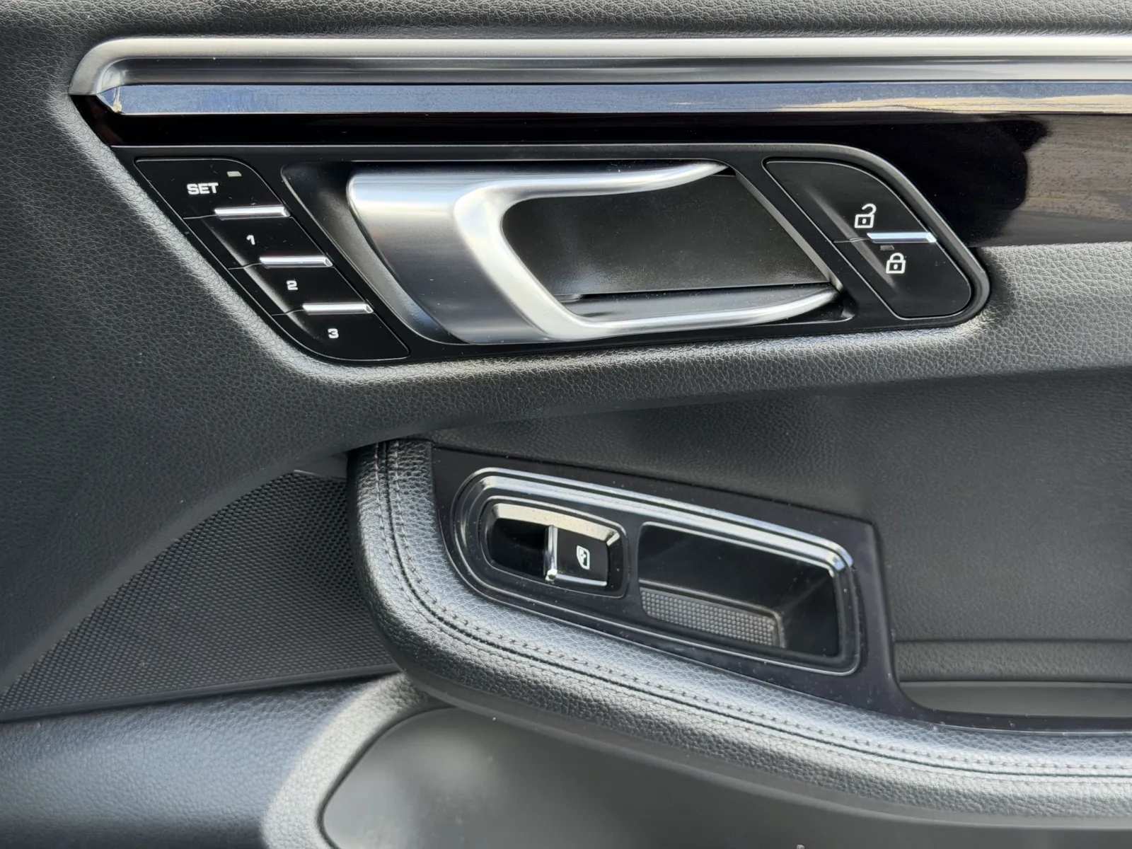 Porsche Macan photo 17