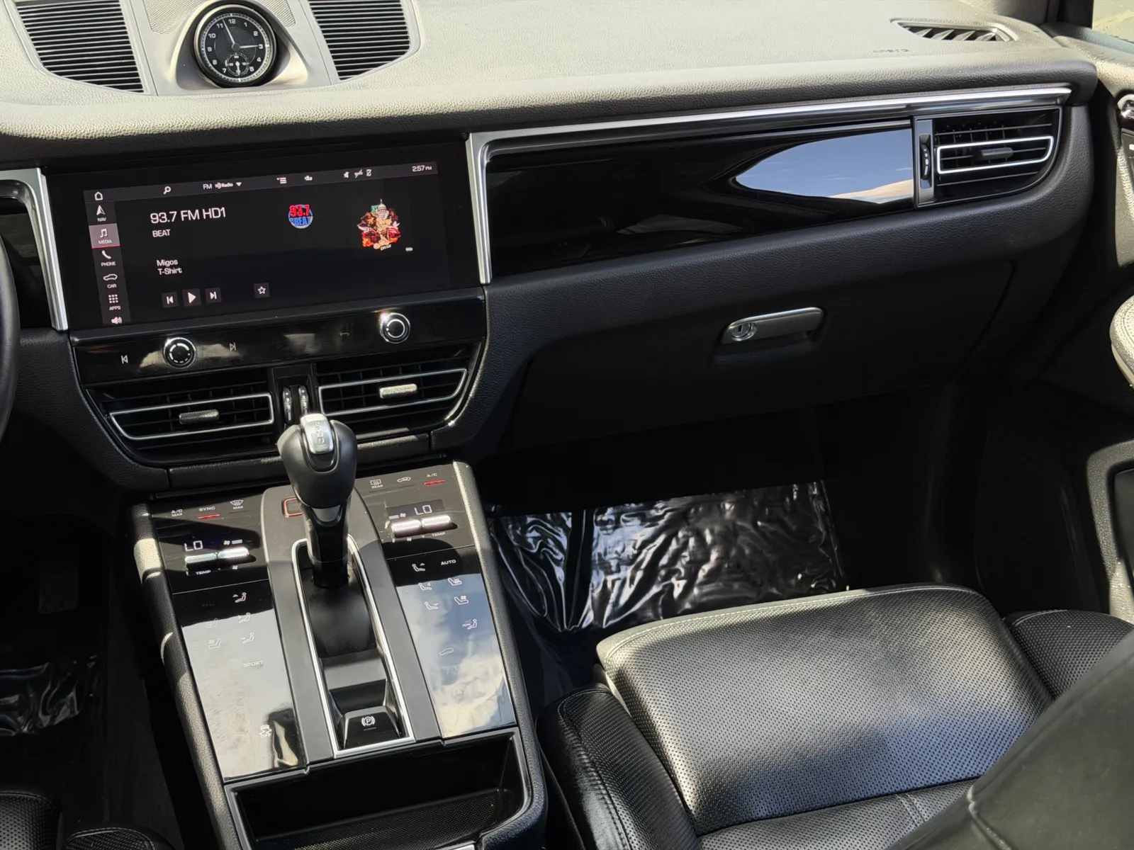 Porsche Macan photo 28
