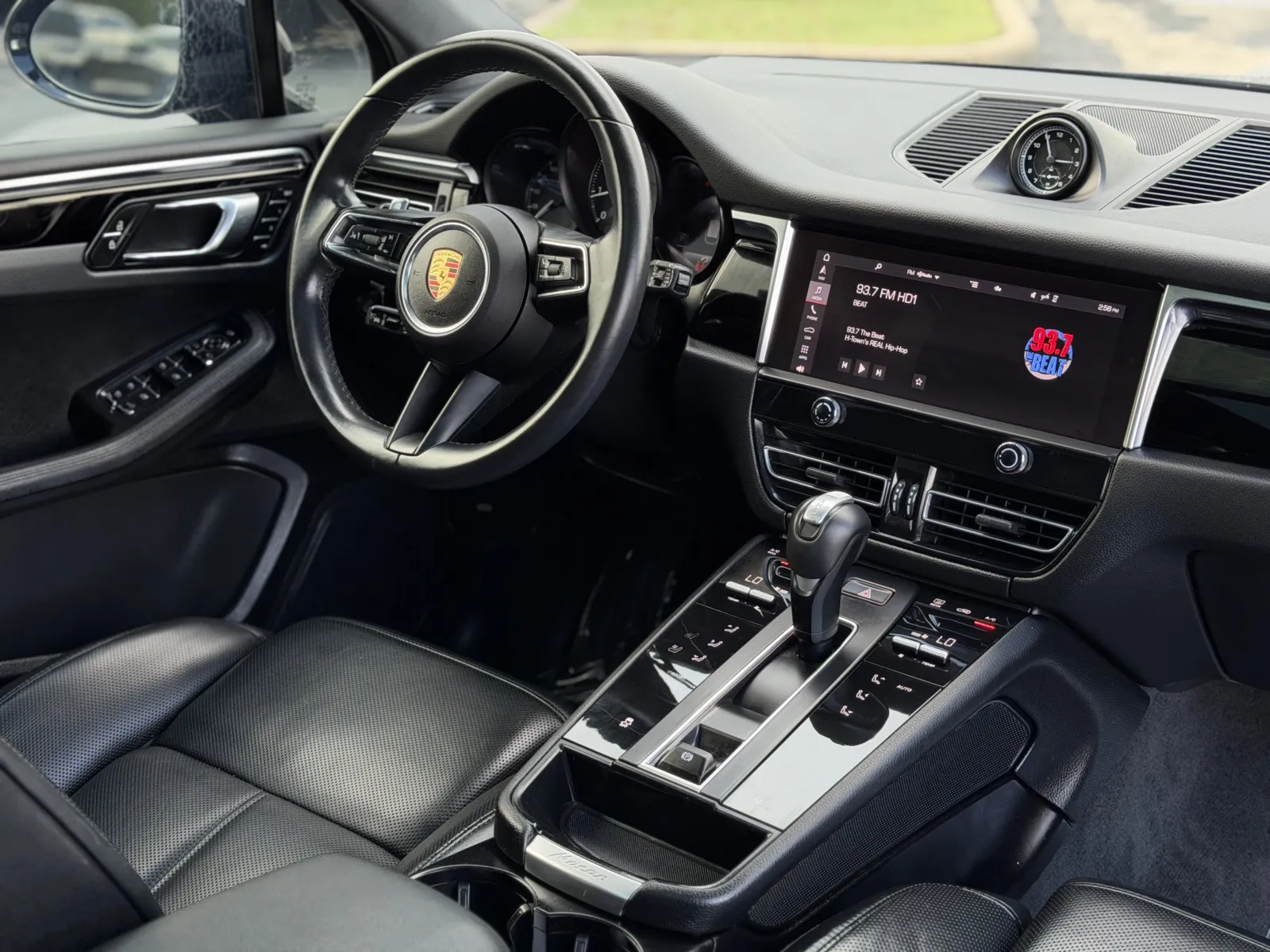 Porsche Macan photo 24