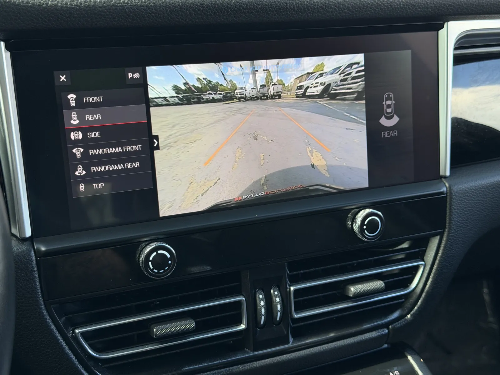 Porsche Macan photo 13