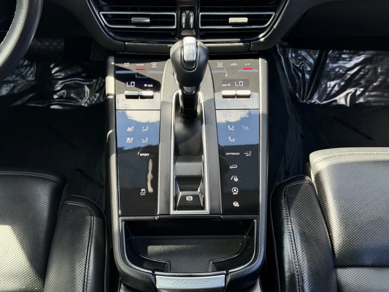 Porsche Macan photo 29