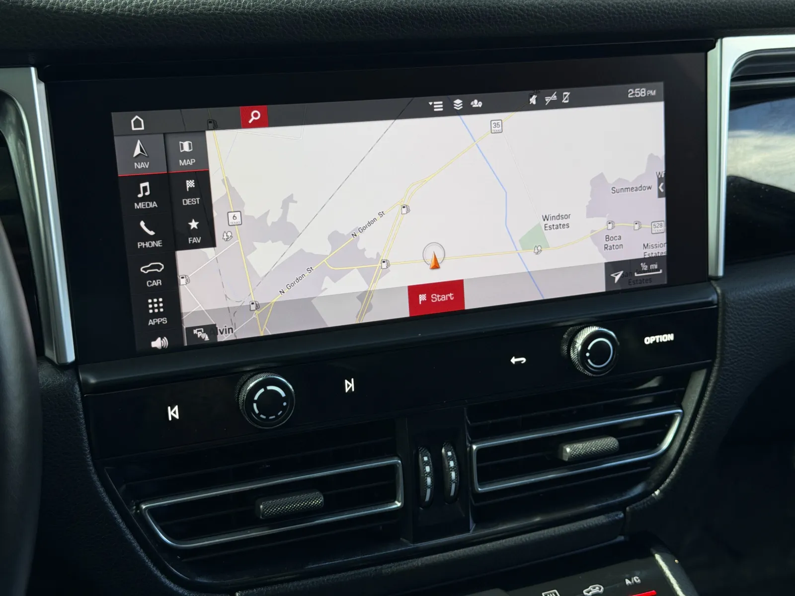 Porsche Macan photo 12
