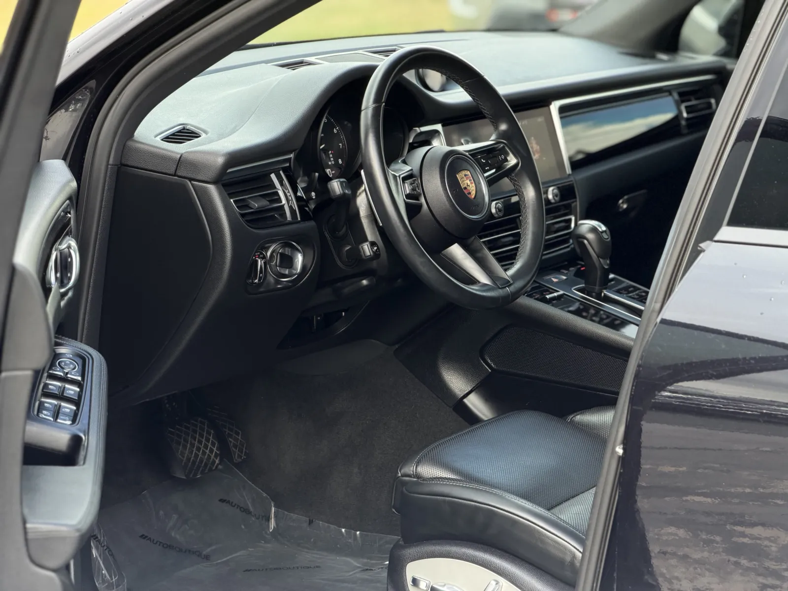 Porsche Macan photo 23