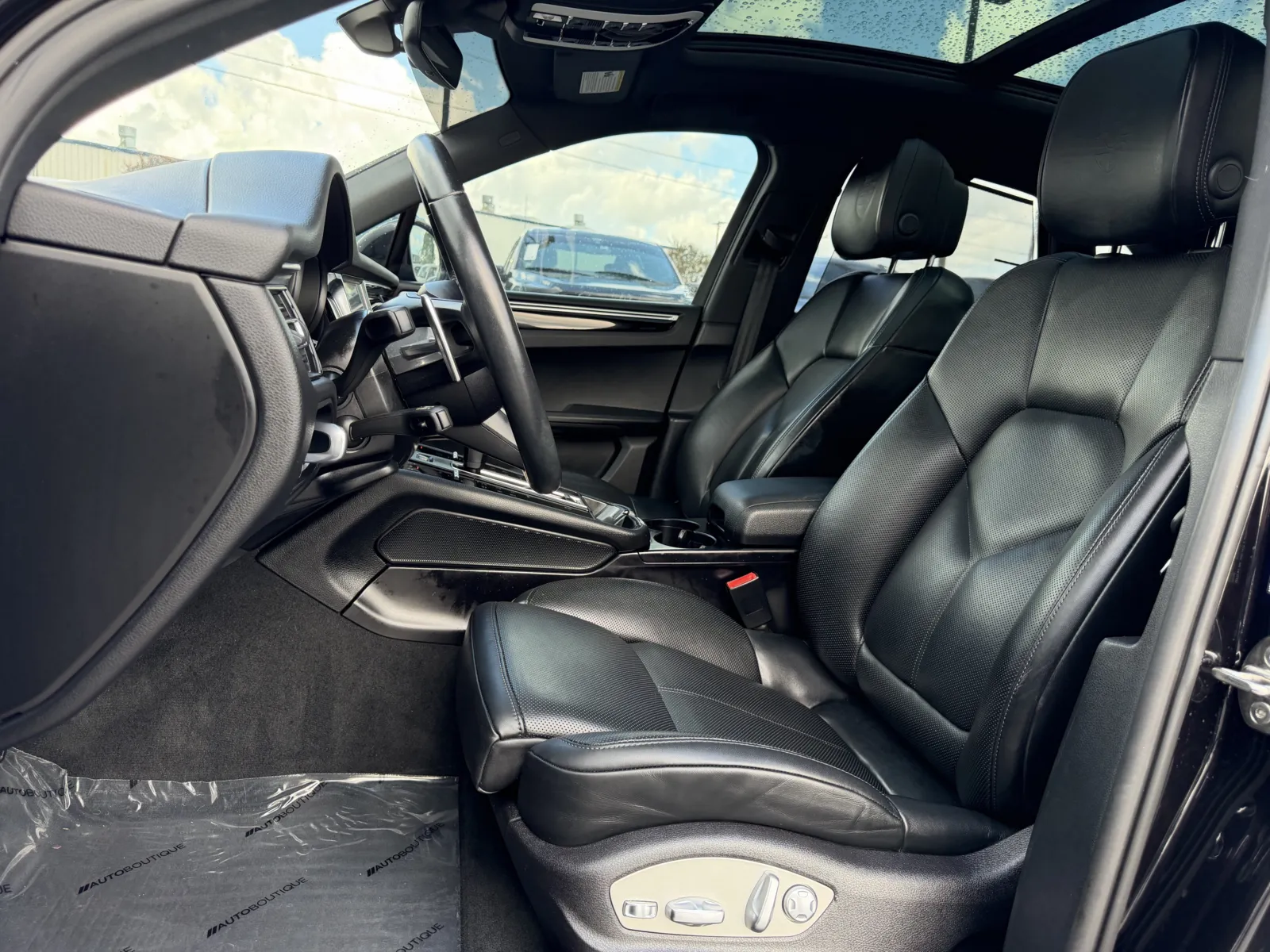 Porsche Macan photo 25