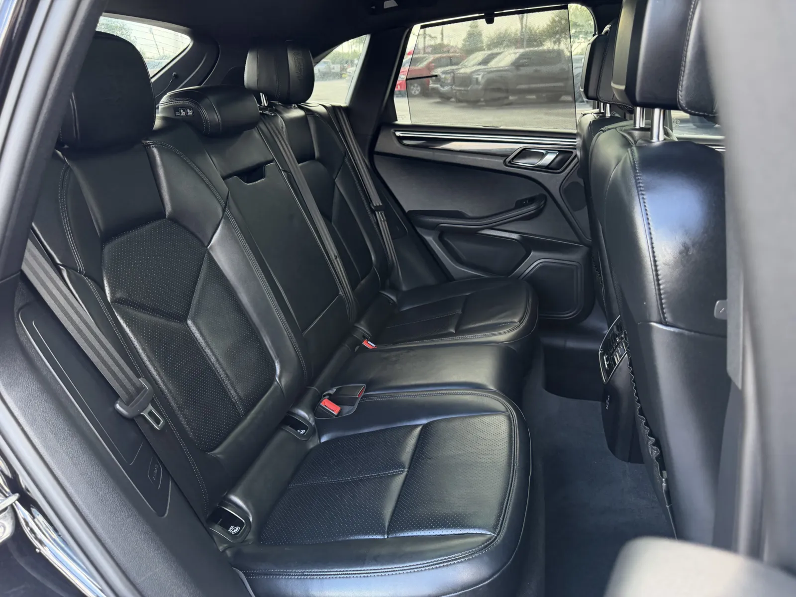 Porsche Macan photo 30