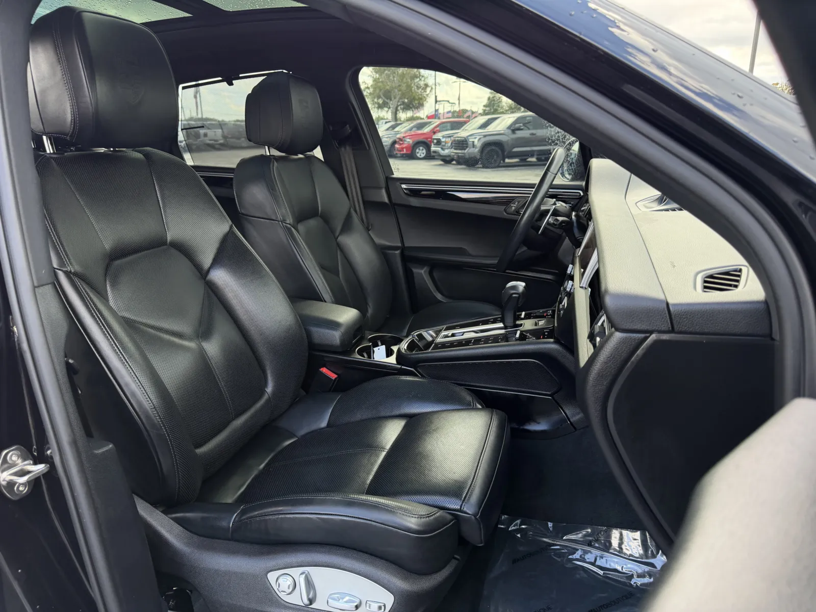 Porsche Macan photo 26