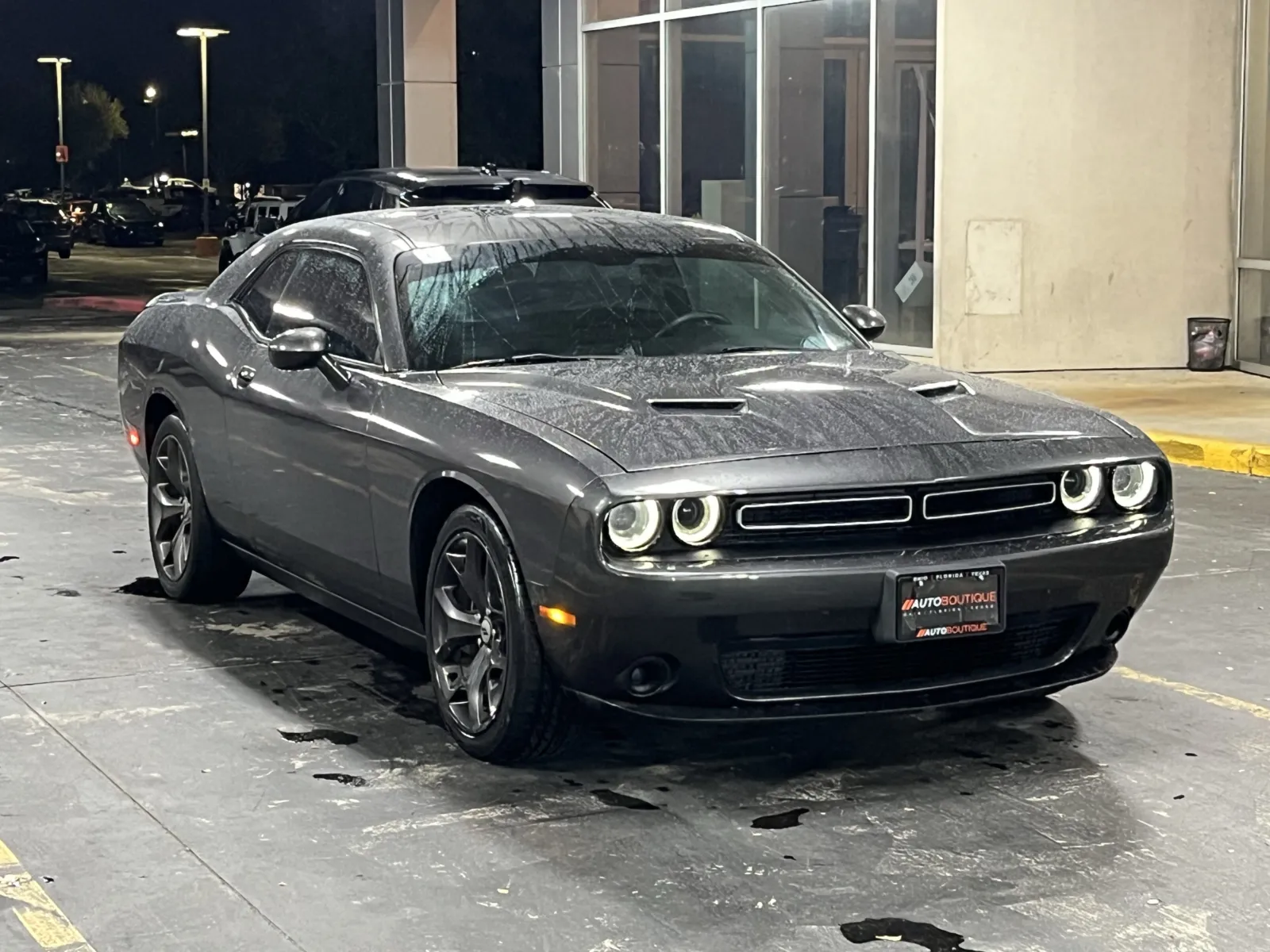 Dodge Challenger photo 2