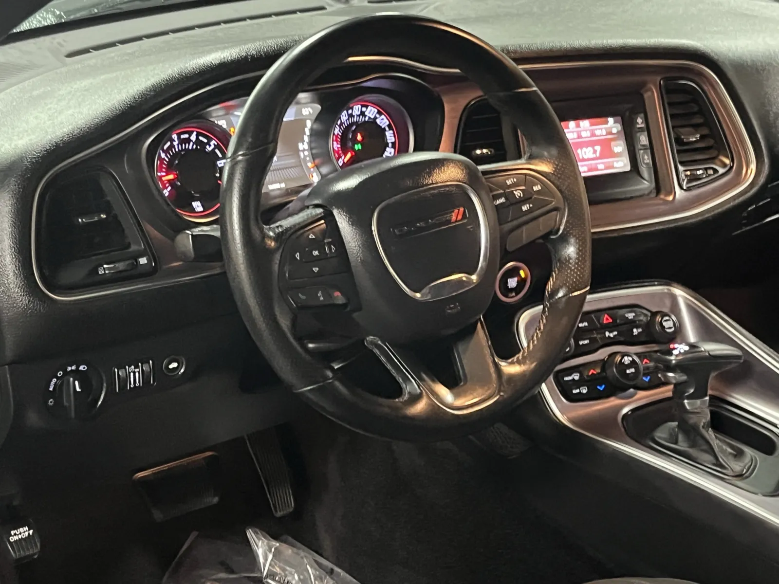 Dodge Challenger photo 13