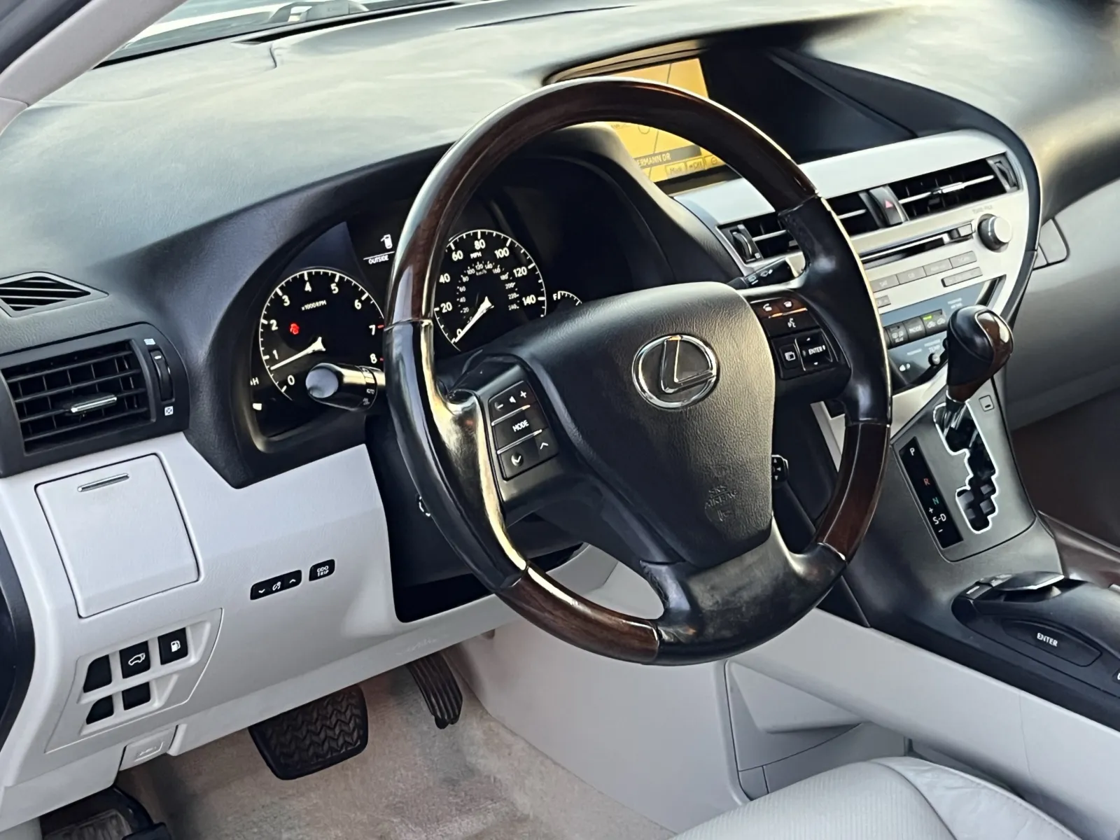 Lexus RX photo 16