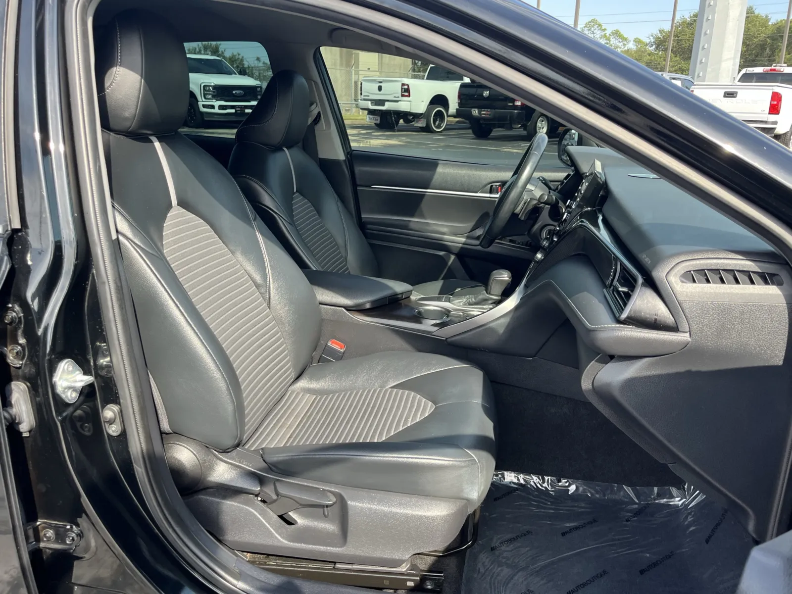 Toyota Camry photo 25