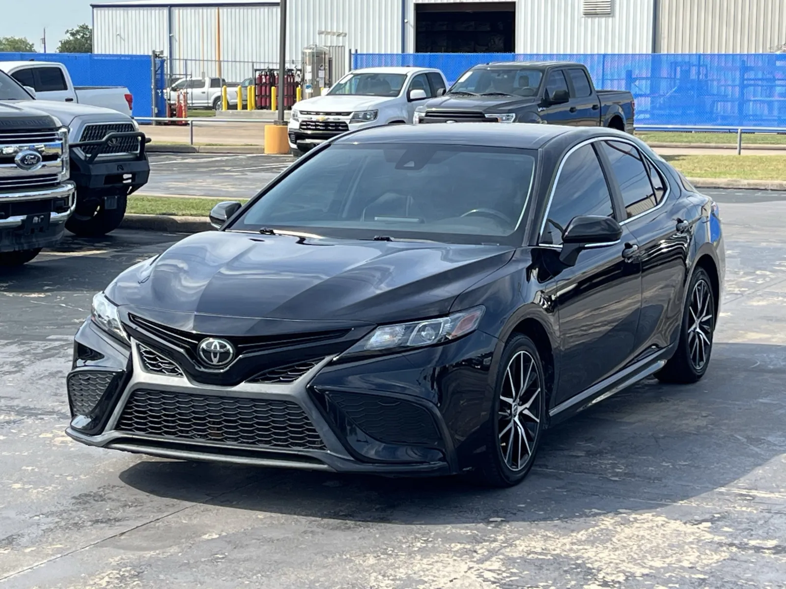 Toyota Camry photo 2