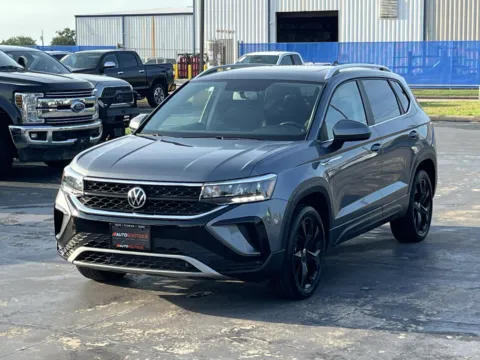Photos of 2022 Volkswagen Taos SE for sale in Alvin, TX at Auto Boutique Texas