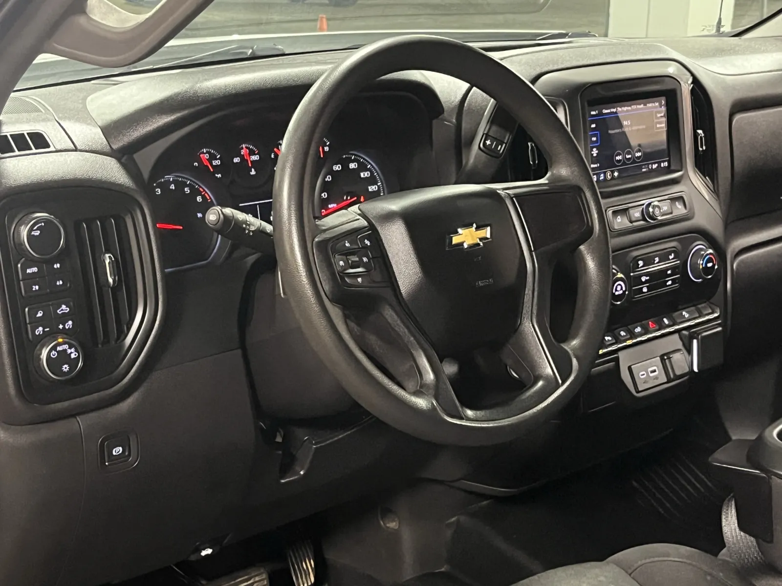 Chevrolet Silverado photo 12