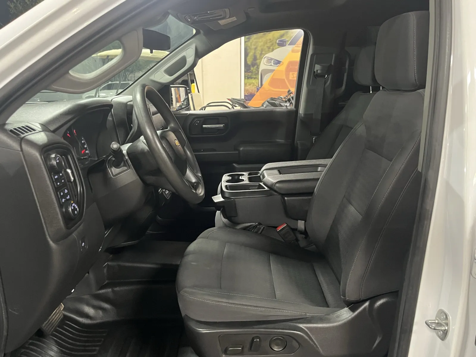 Chevrolet Silverado photo 23