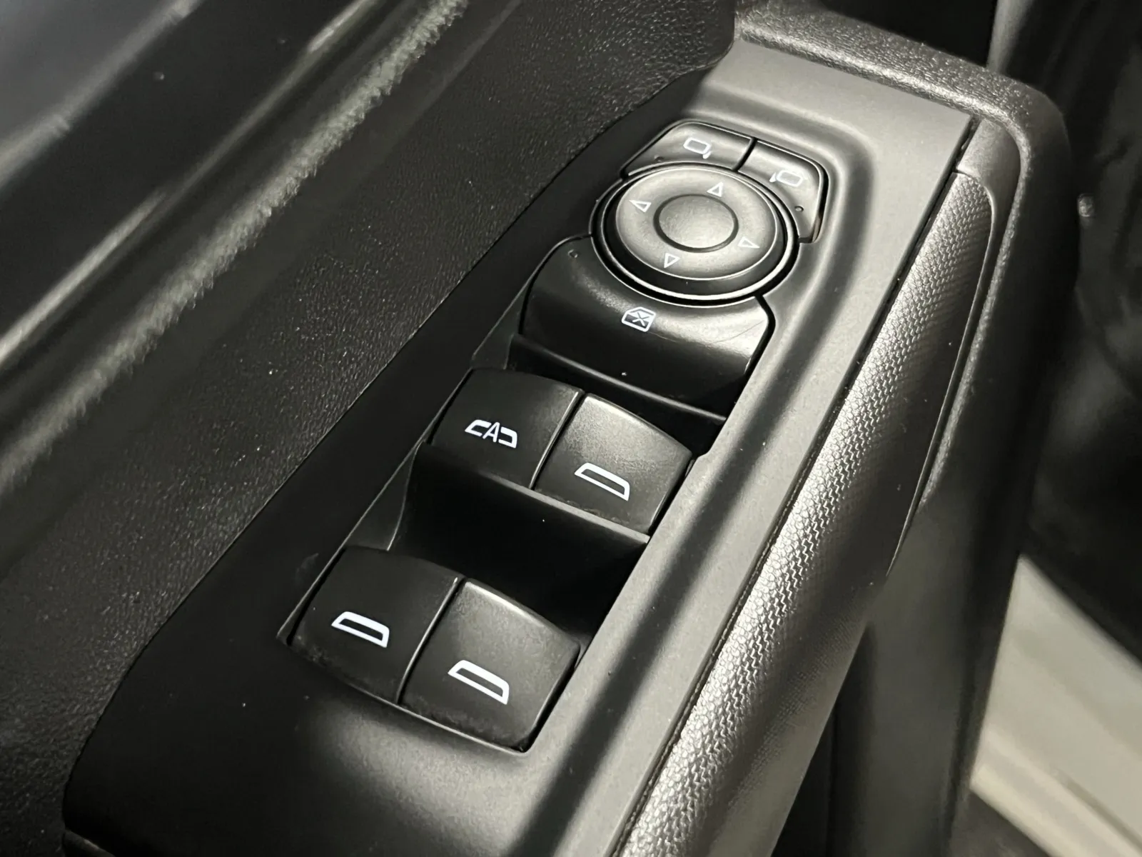 Chevrolet Silverado photo 21