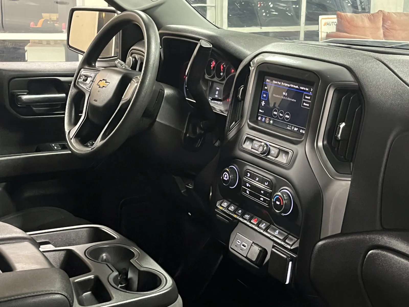 Chevrolet Silverado photo 13