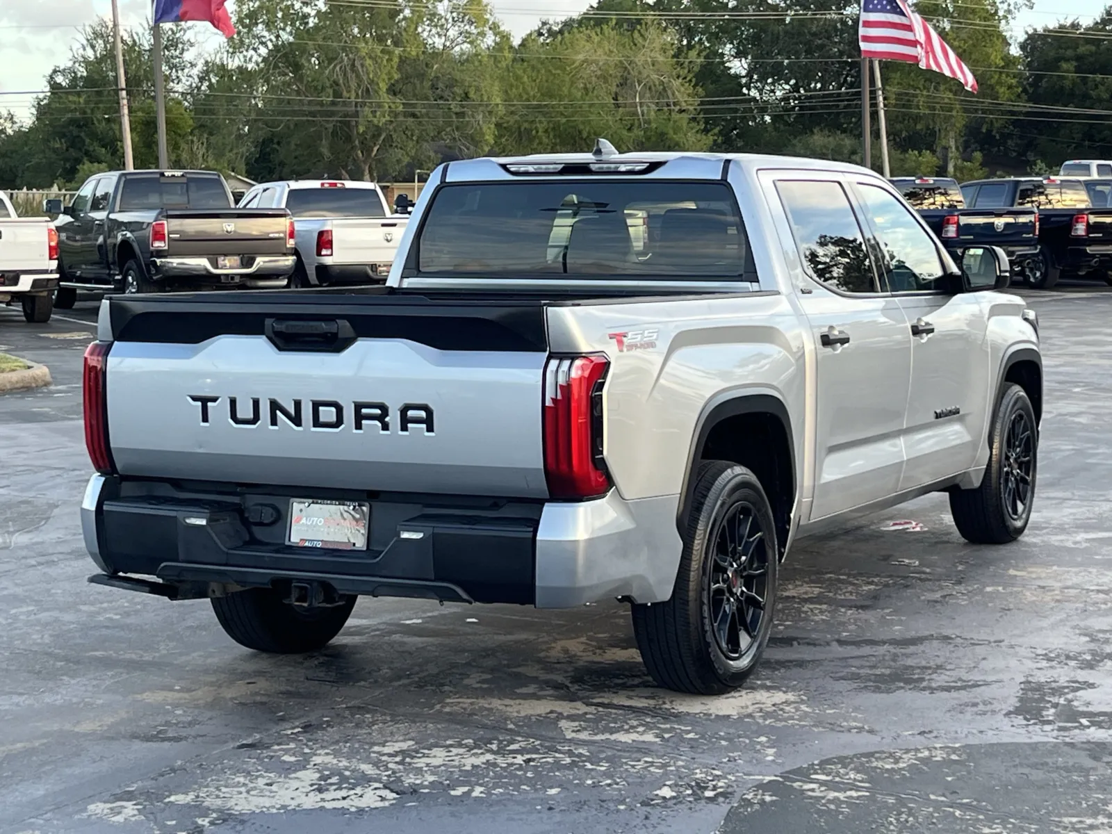 Toyota Tundra photo 8