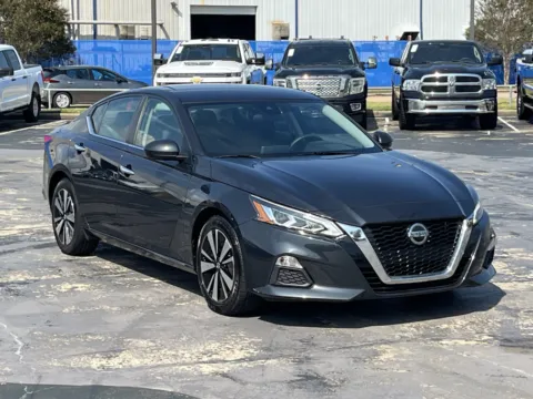 Another view of 2022 Nissan Altima 2.5 SV for sale in Alvin, TX at Auto Boutique Texas