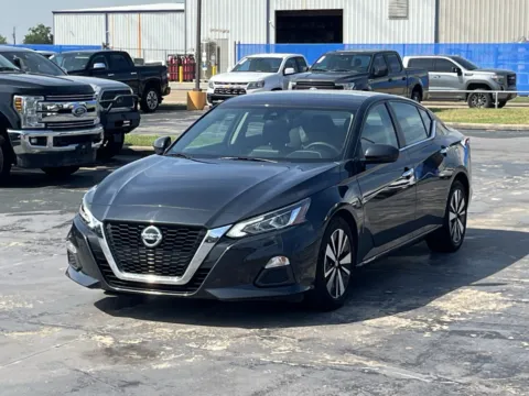 Photos of 2022 Nissan Altima 2.5 SV for sale in Alvin, TX at Auto Boutique Texas