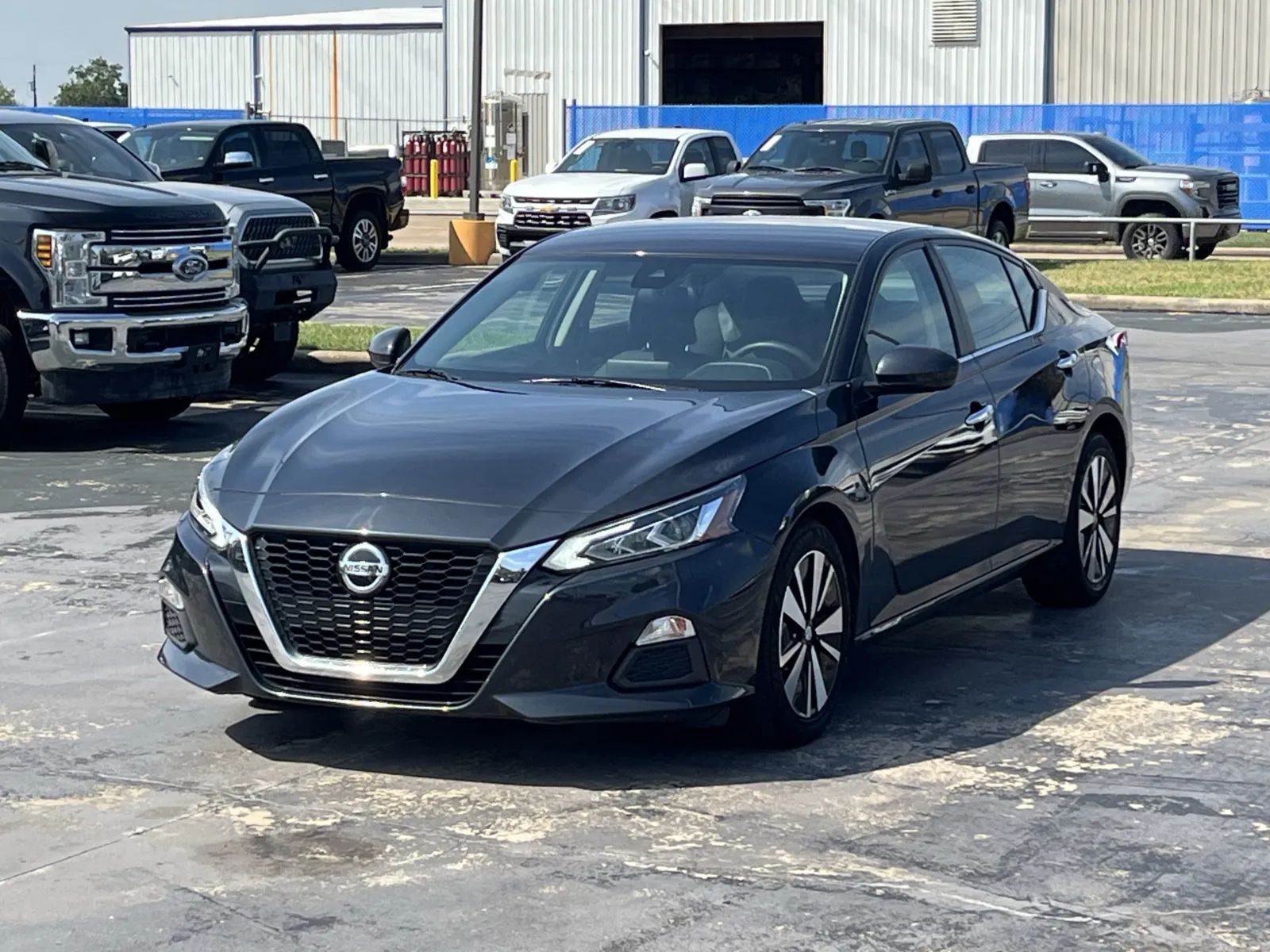 Nissan Altima photo 2