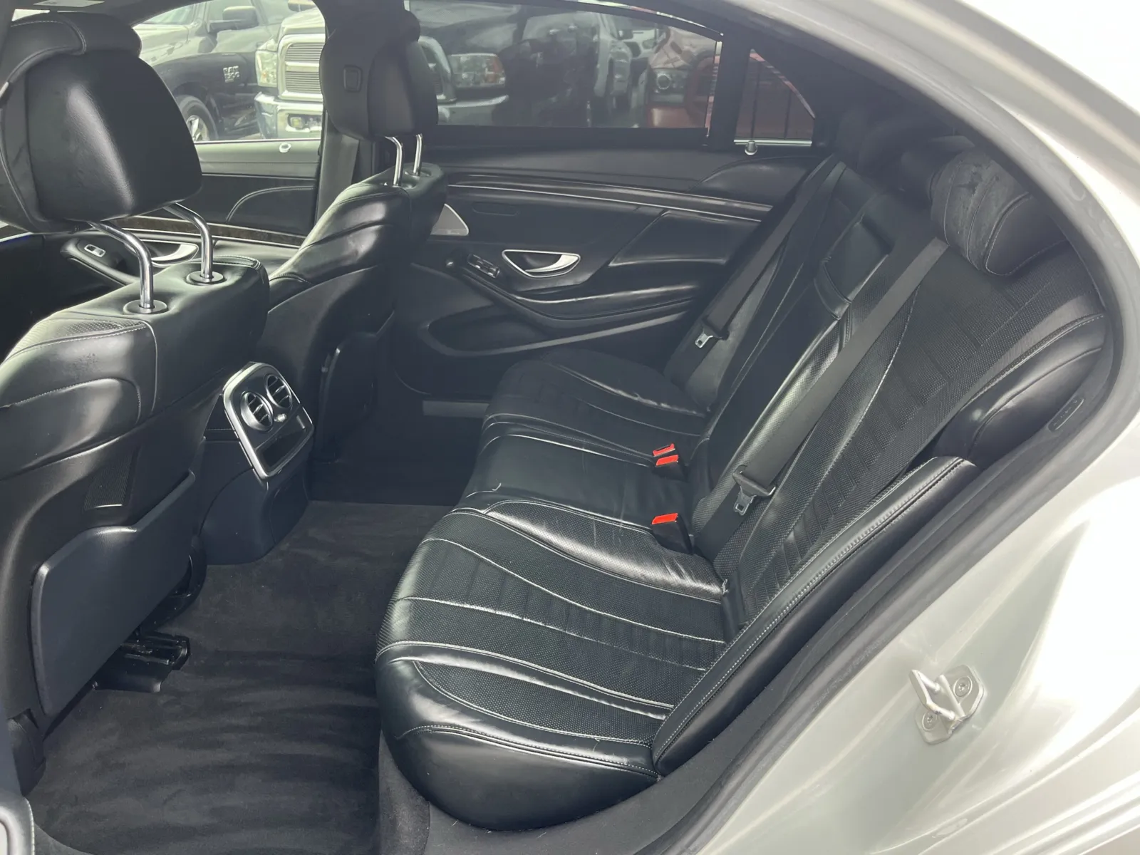 Mercedes-Benz S-Class photo 30