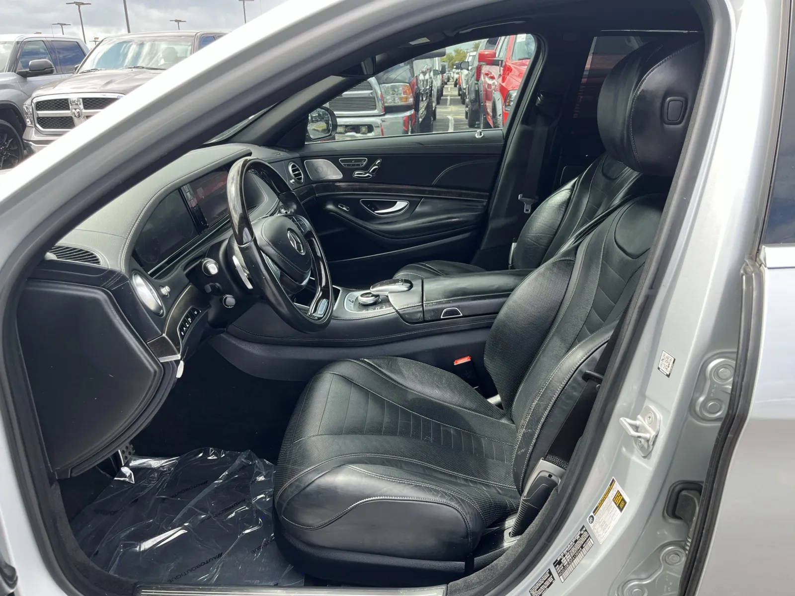 Mercedes-Benz S-Class photo 28
