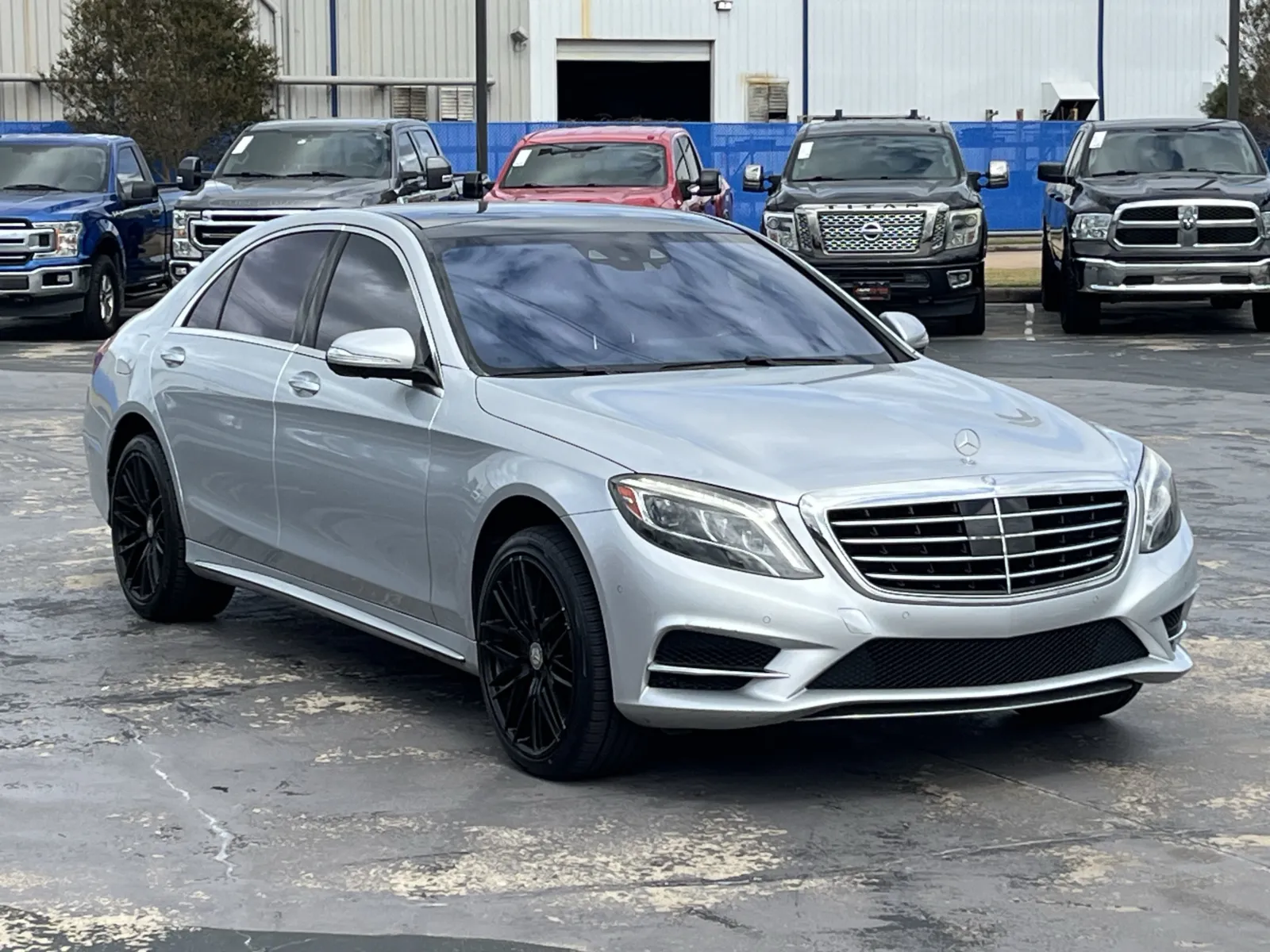 Mercedes-Benz S-Class photo 3