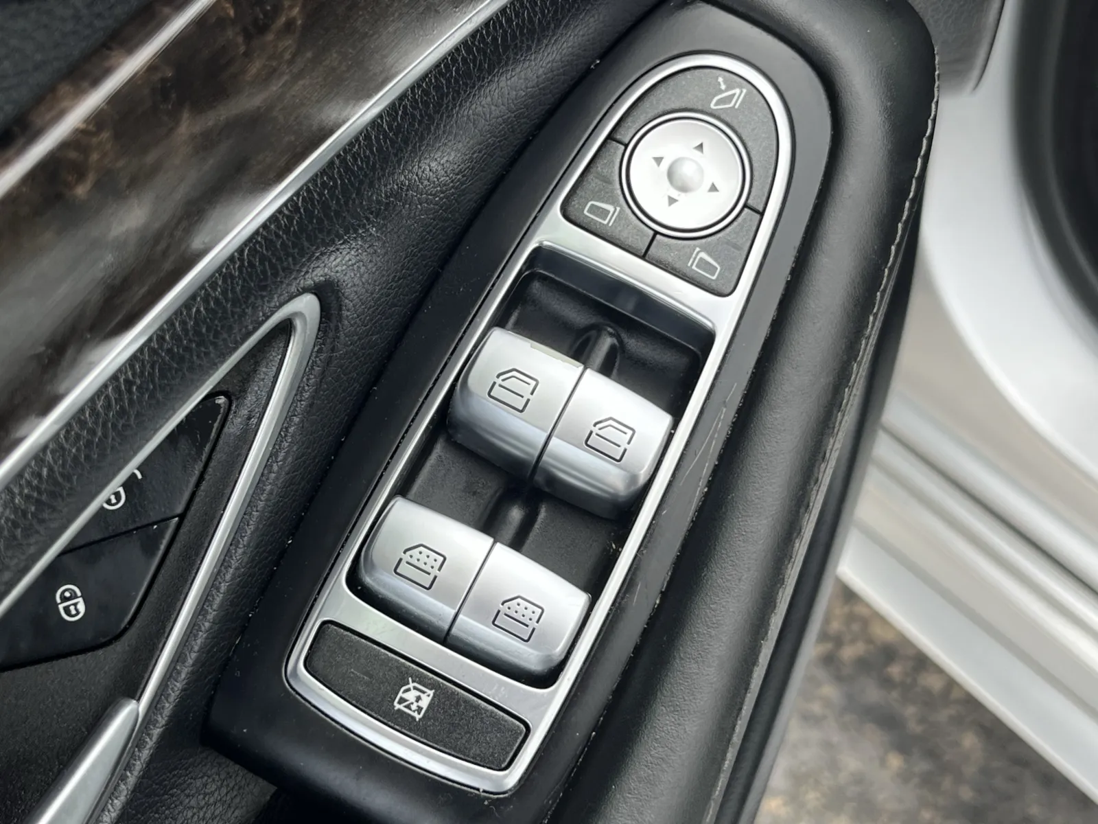Mercedes-Benz S-Class photo 26