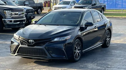 Black 2022 Toyota Camry SE for sale in Alvin, TX