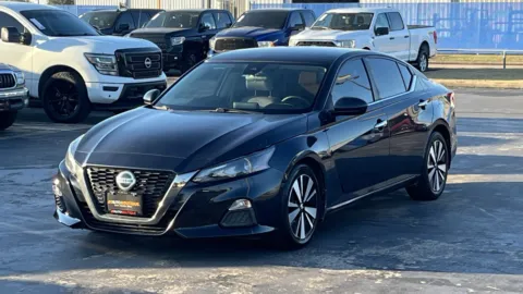 Blue 2022 Nissan Altima 2.5 SV for sale in Alvin, TX