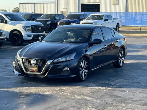 Photos of 2022 Nissan Altima 2.5 SV for sale in Alvin, TX at Auto Boutique Texas