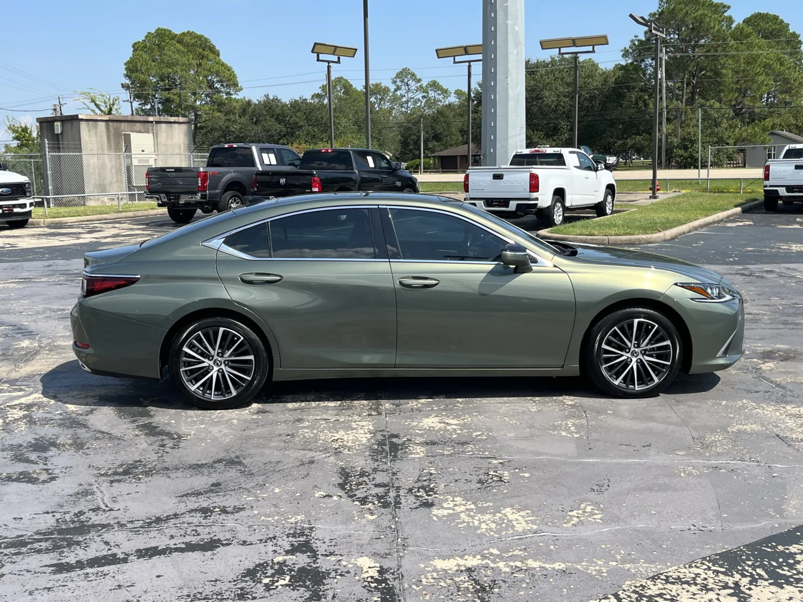 Lexus ES photo 12