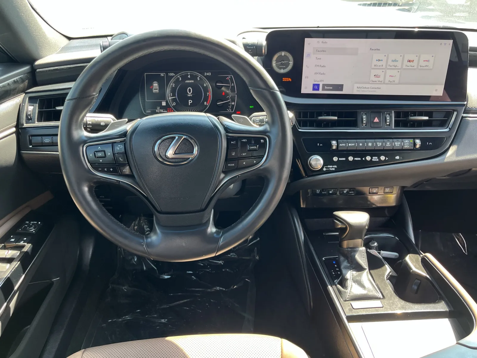Lexus ES photo 16