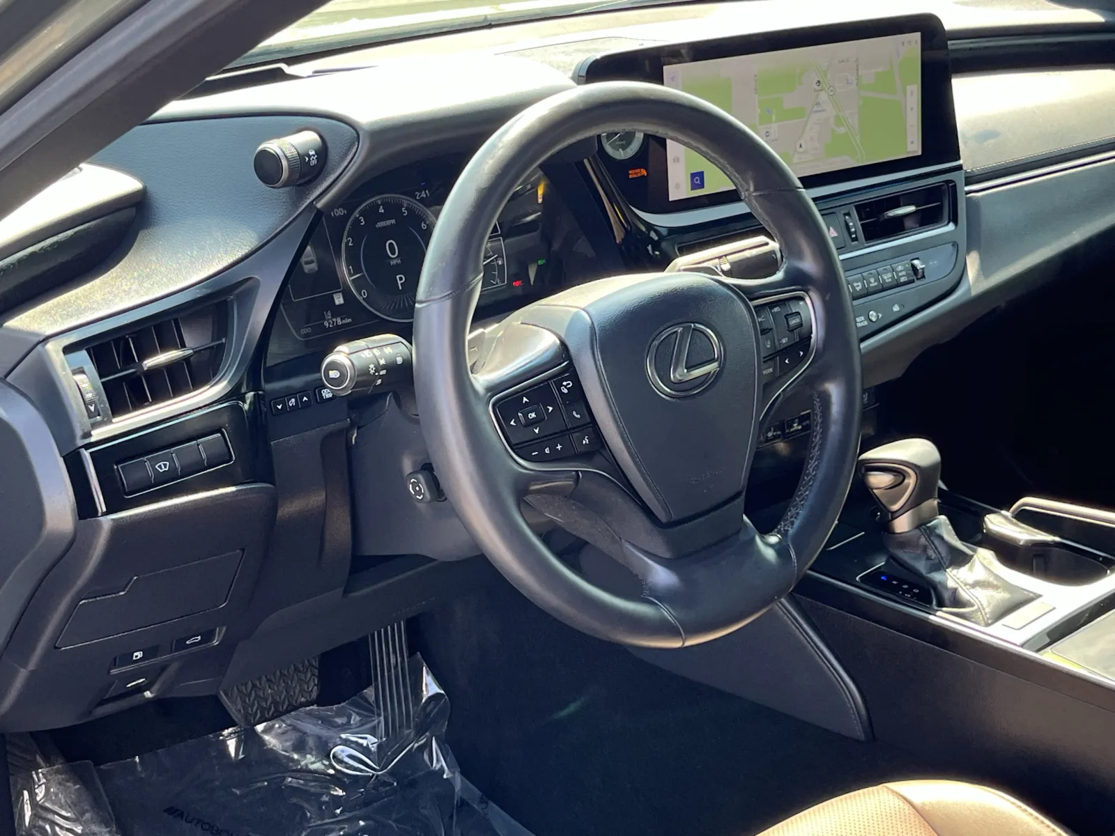 Lexus ES photo 14