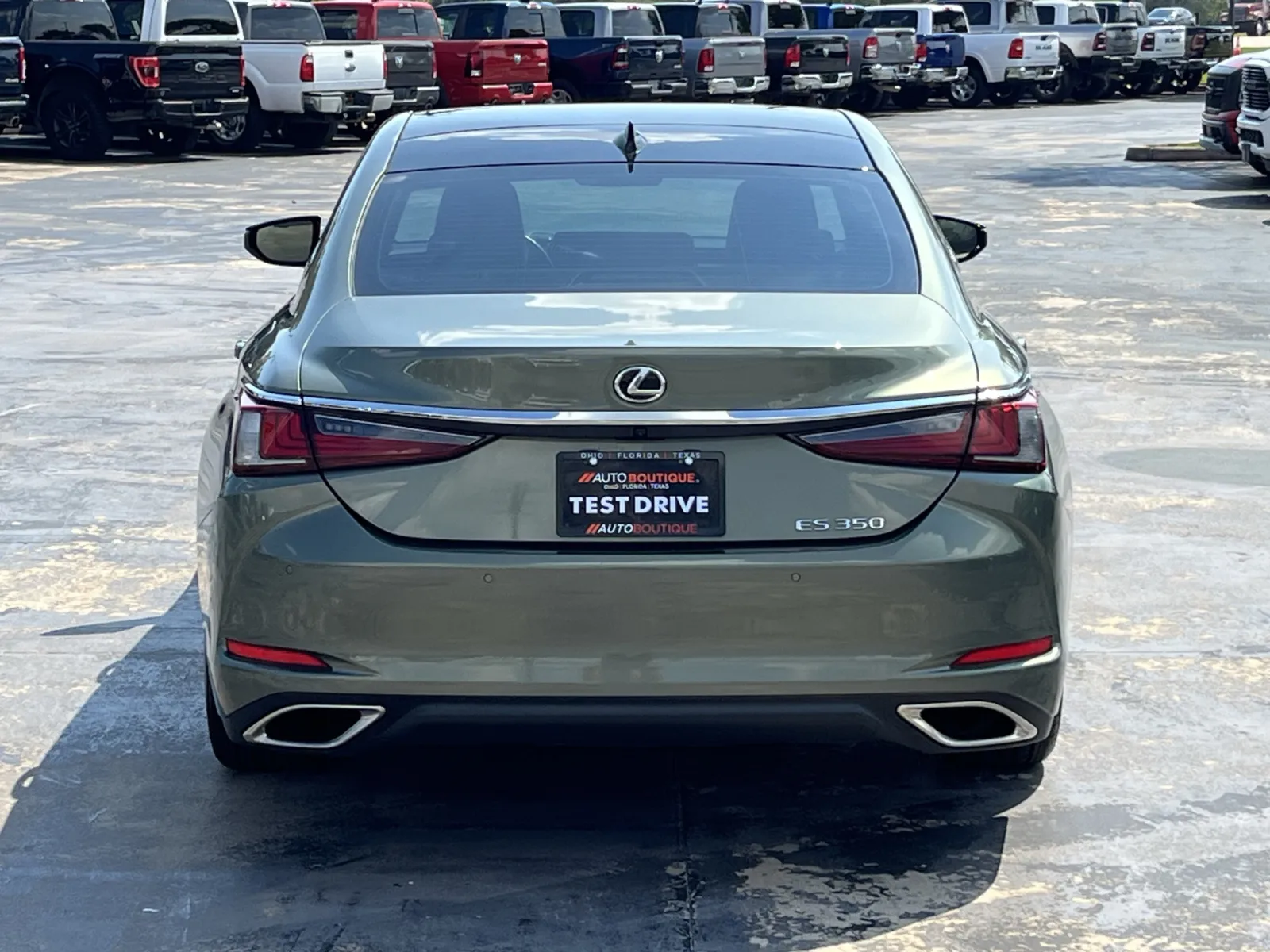 Lexus ES photo 9