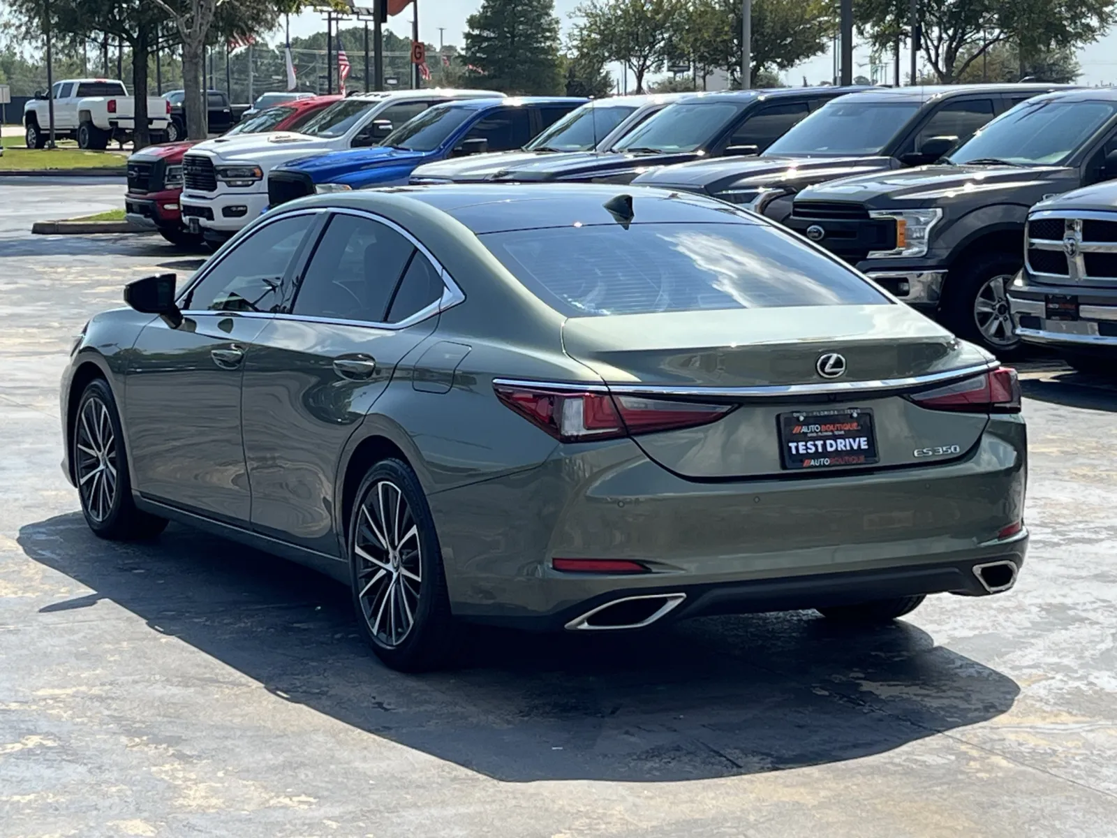 Lexus ES photo 11