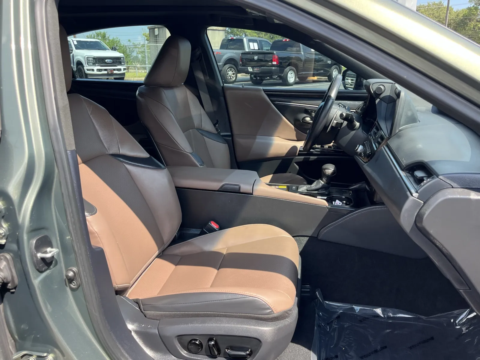 Lexus ES photo 27