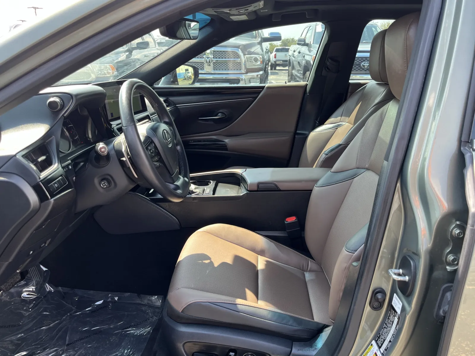 Lexus ES photo 26
